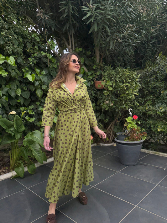 Paula - Vestido Camisero Midi Verde con Topos