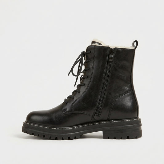 Bota María de perfil con cordones, cremallera y suela gruesa