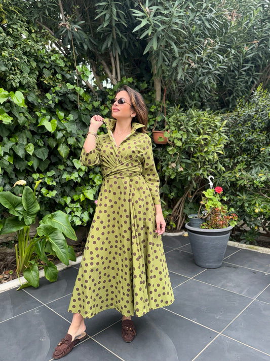 Paula - Vestido Camisero Midi Verde con Topos