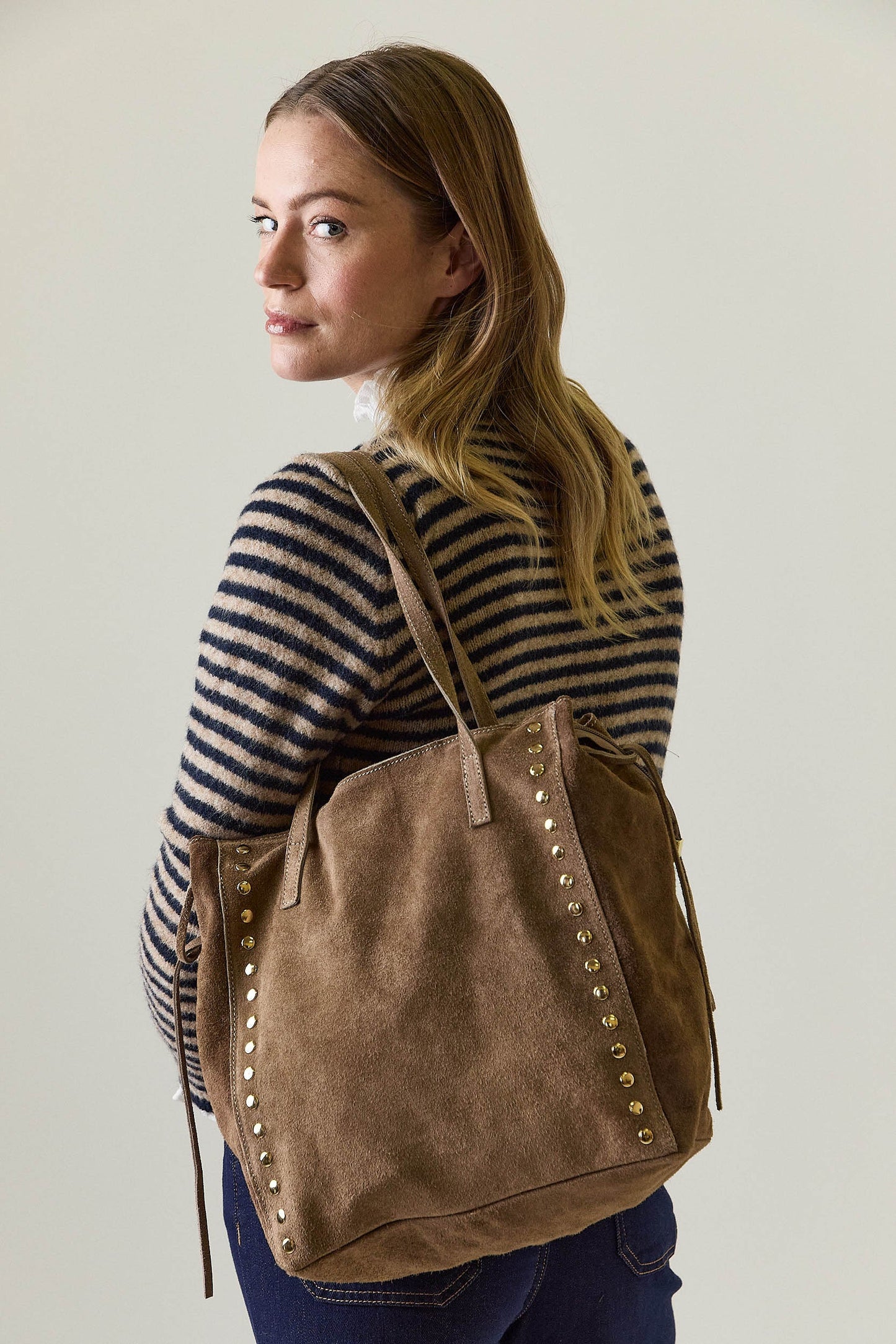 Bolso tachas lazo topo