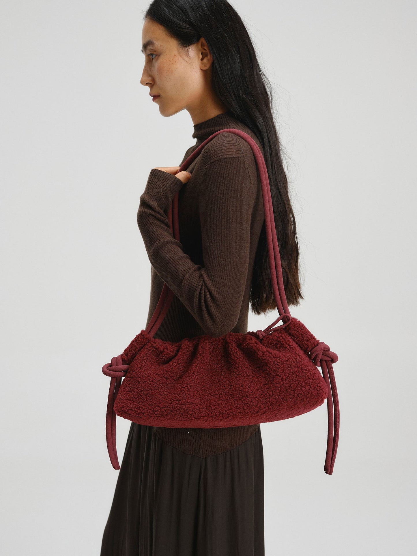 Clara – Bolso con Elegancia Escultural en Borgoña