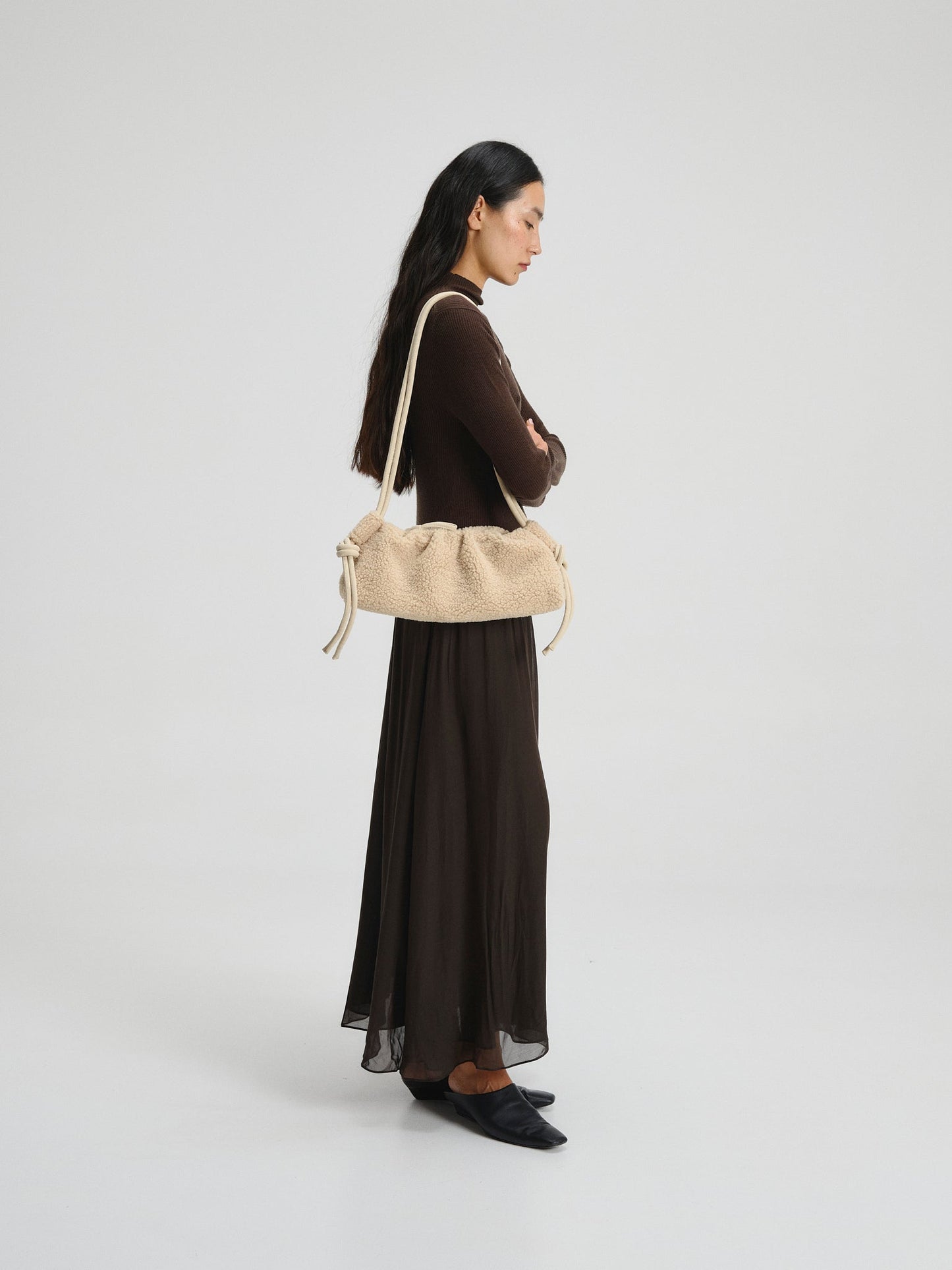 Clara – Bolso con Elegancia Escultural en Borgoña
