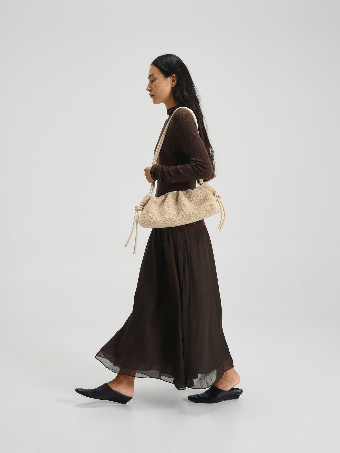 Clara – Bolso con Elegancia Escultural en Borgoña