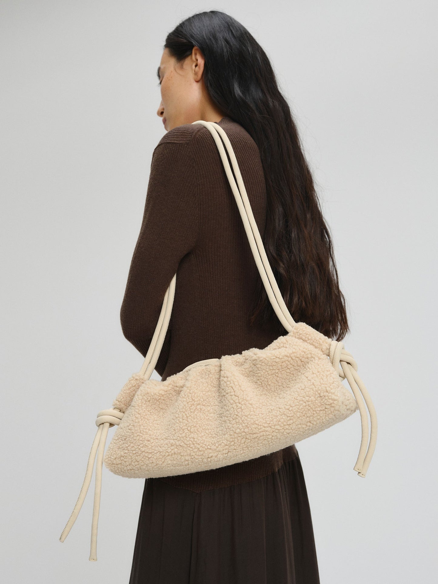 Clara – Bolso con Elegancia Escultural en Borgoña