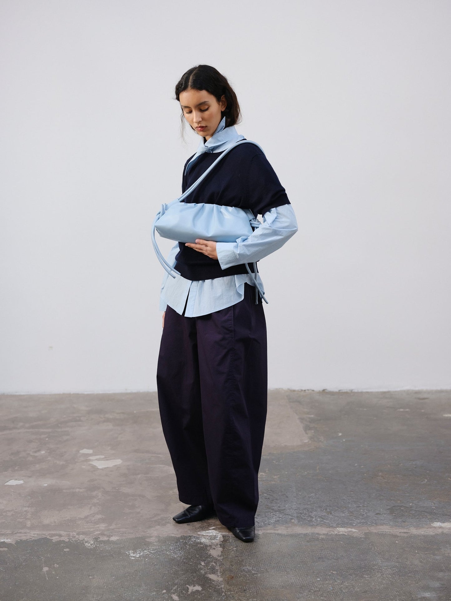Clara – Bolso con Elegancia Escultural en Borgoña