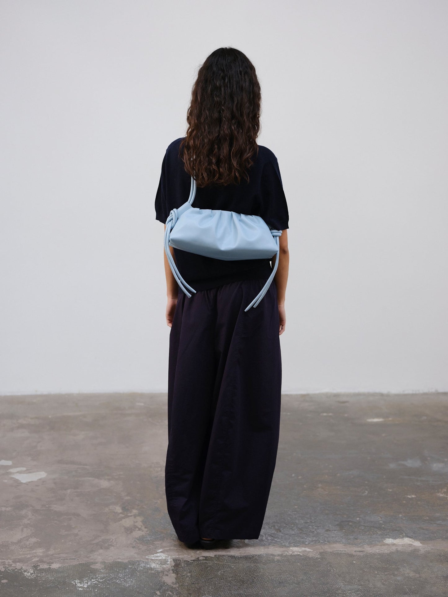 Clara – Bolso con Elegancia Escultural en Borgoña