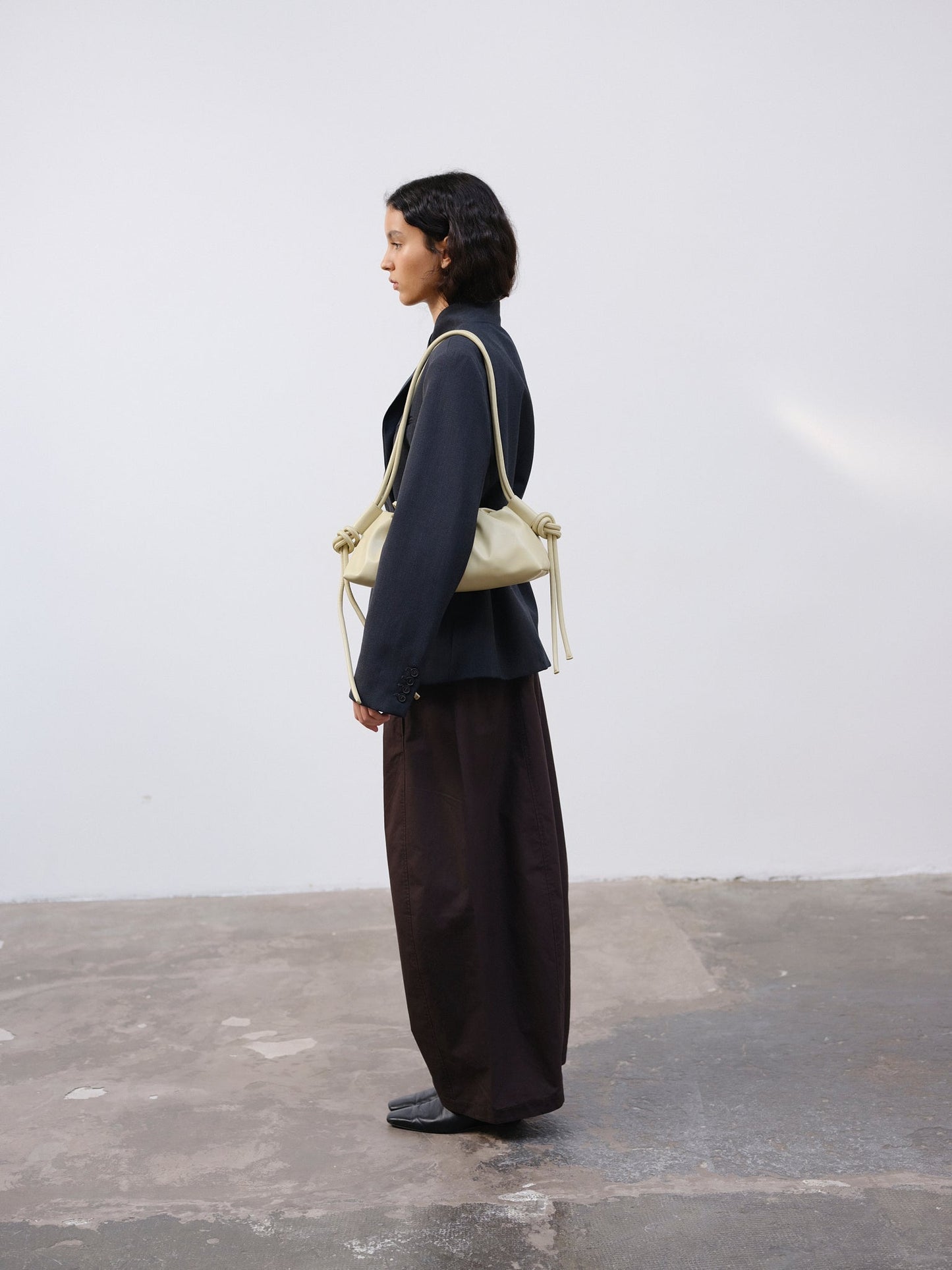 Clara – Bolso con Elegancia Escultural en Borgoña