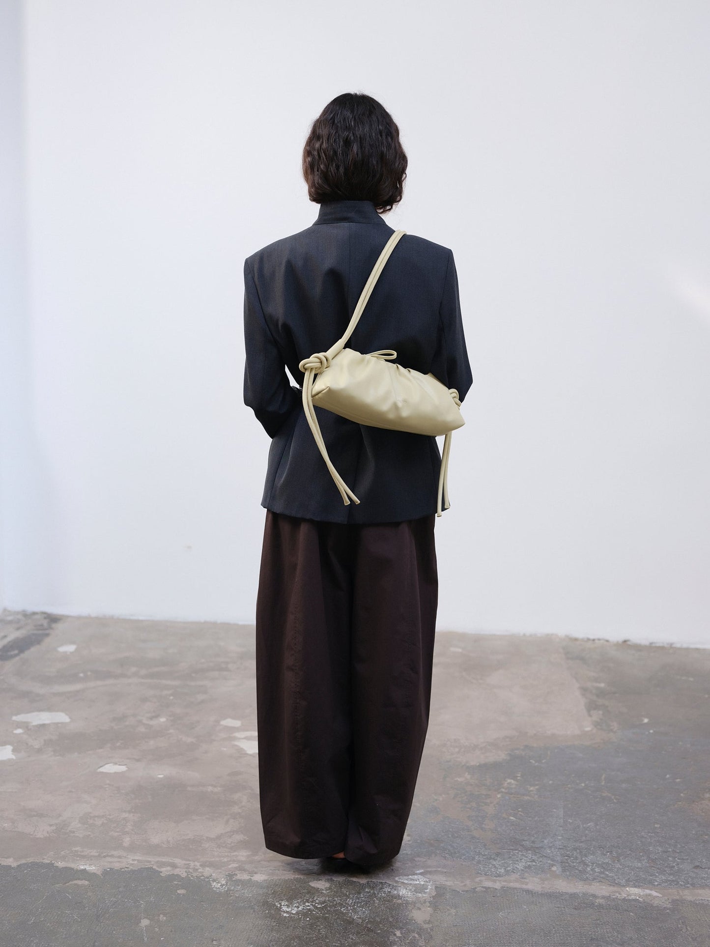 Clara – Bolso con Elegancia Escultural en Borgoña