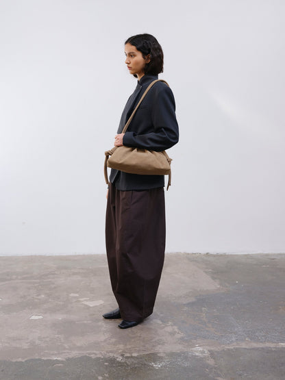 Clara – Bolso con Elegancia Escultural en Borgoña