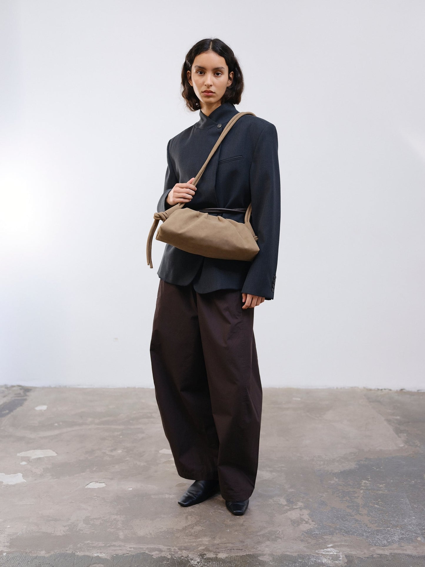 Clara – Bolso con Elegancia Escultural en Borgoña