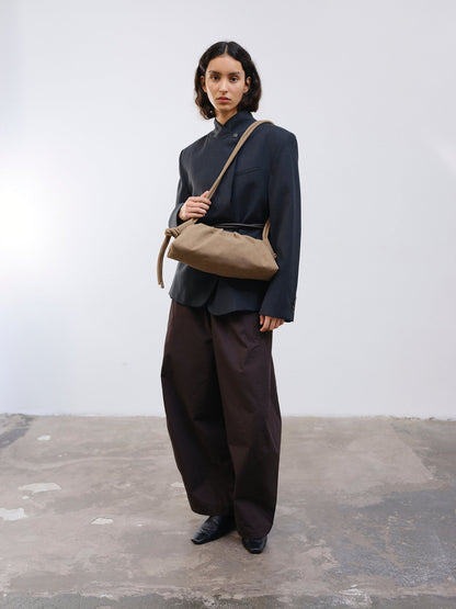 Clara – Bolso con Elegancia Escultural en Borgoña