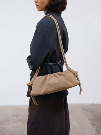 Clara – Bolso con Elegancia Escultural en Borgoña