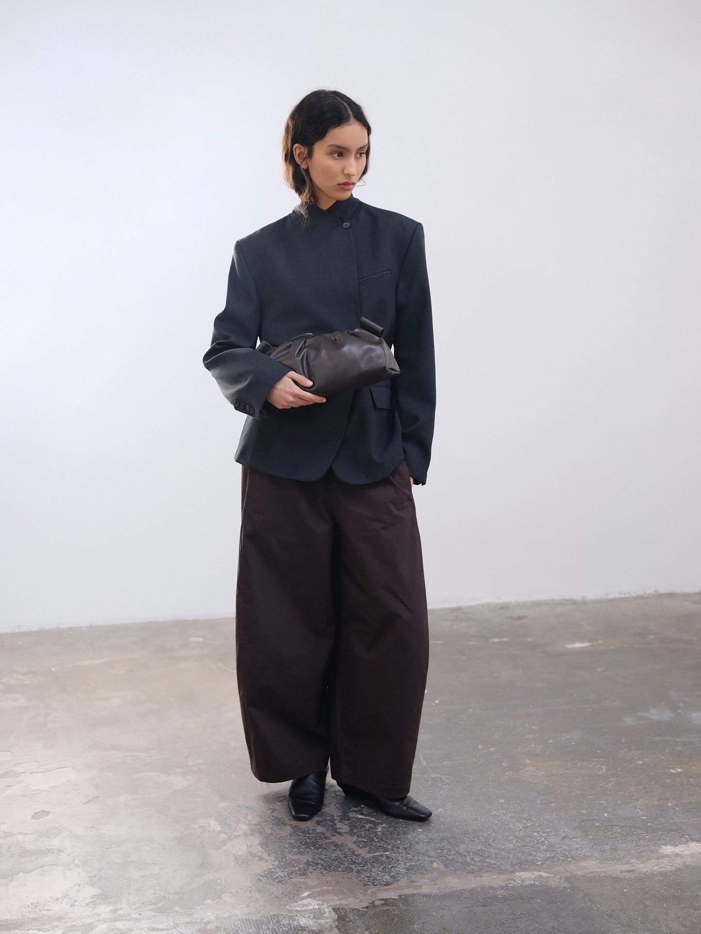Clara – Bolso con Elegancia Escultural en Borgoña