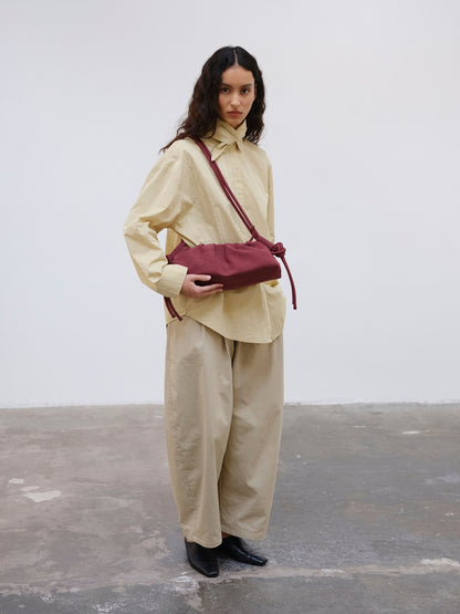 Clara – Bolso con Elegancia Escultural en Borgoña