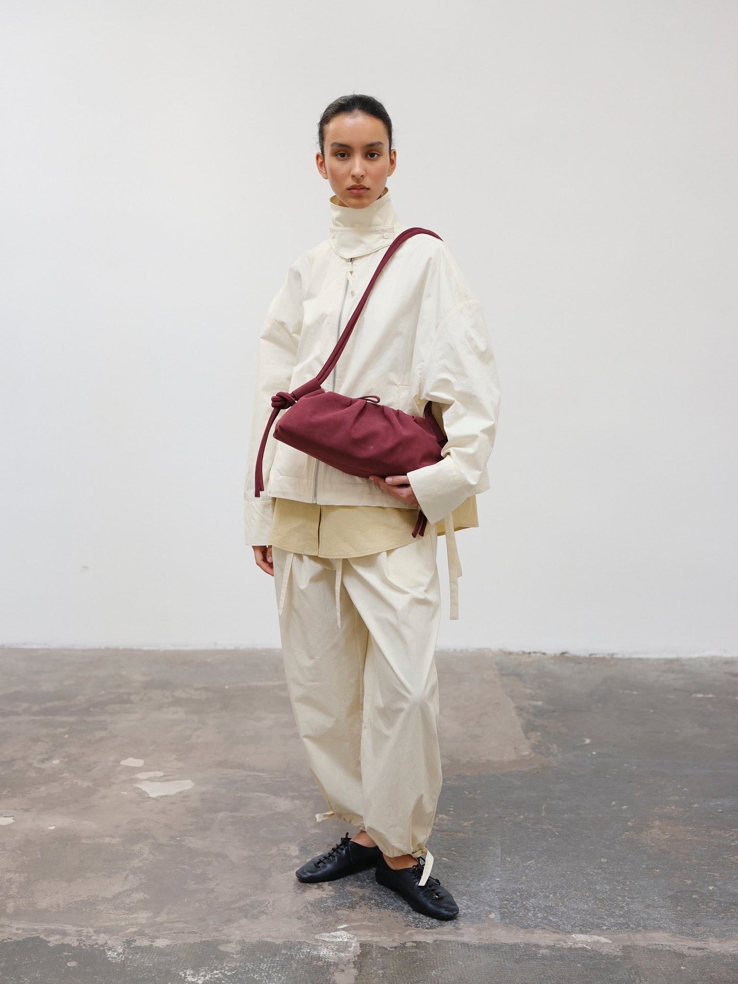 Clara – Bolso con Elegancia Escultural en Borgoña
