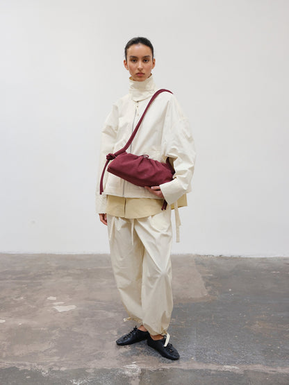 Clara – Bolso con Elegancia Escultural en Borgoña