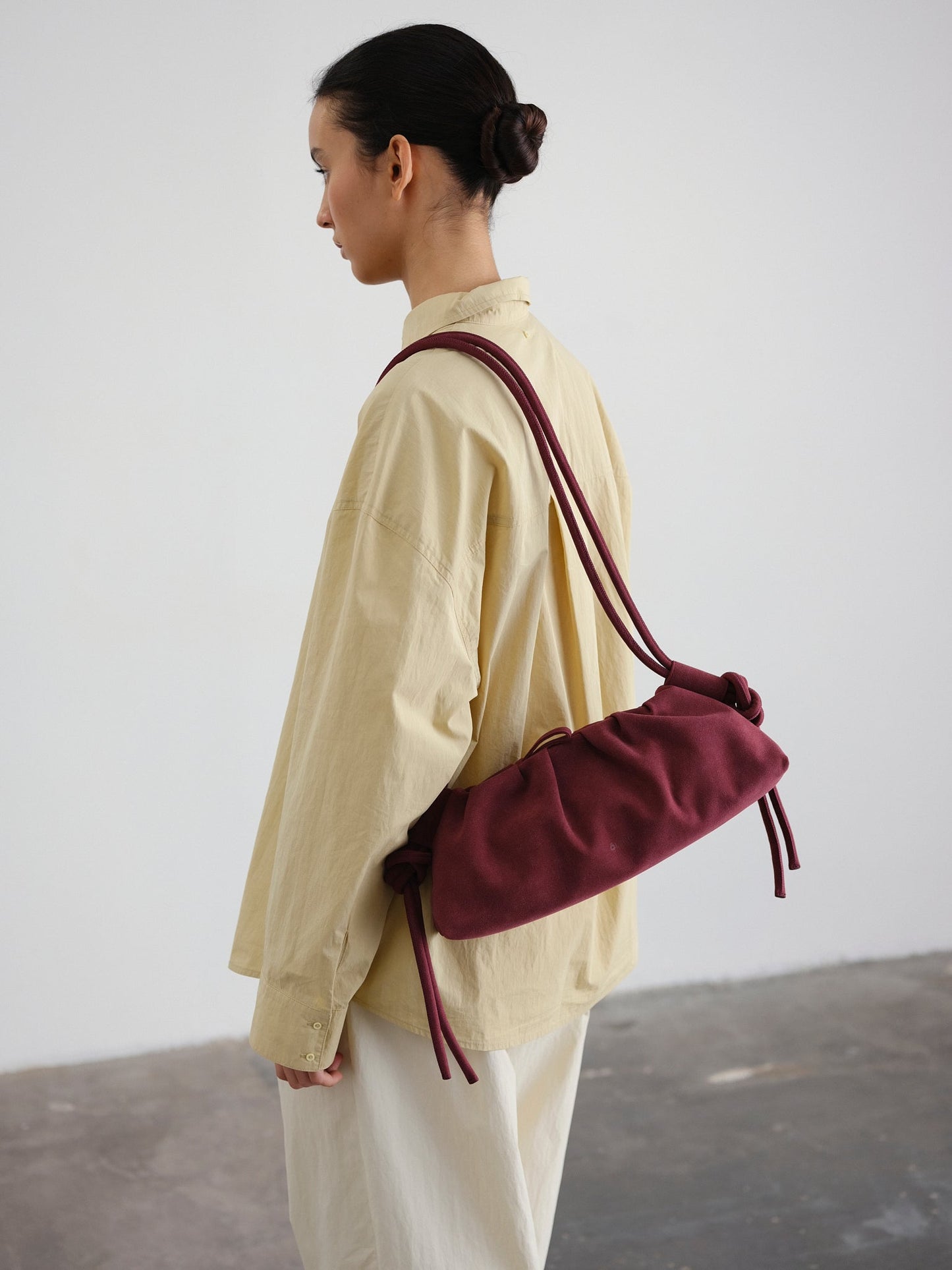 Clara – Bolso con Elegancia Escultural en Borgoña