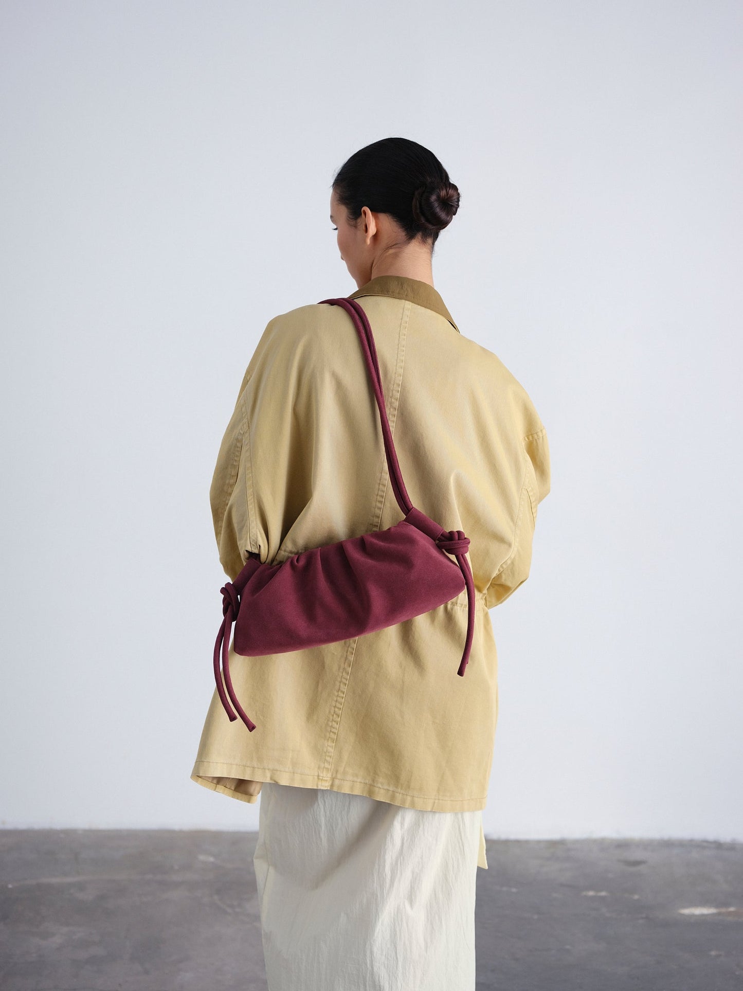 Clara – Bolso con Elegancia Escultural en Borgoña