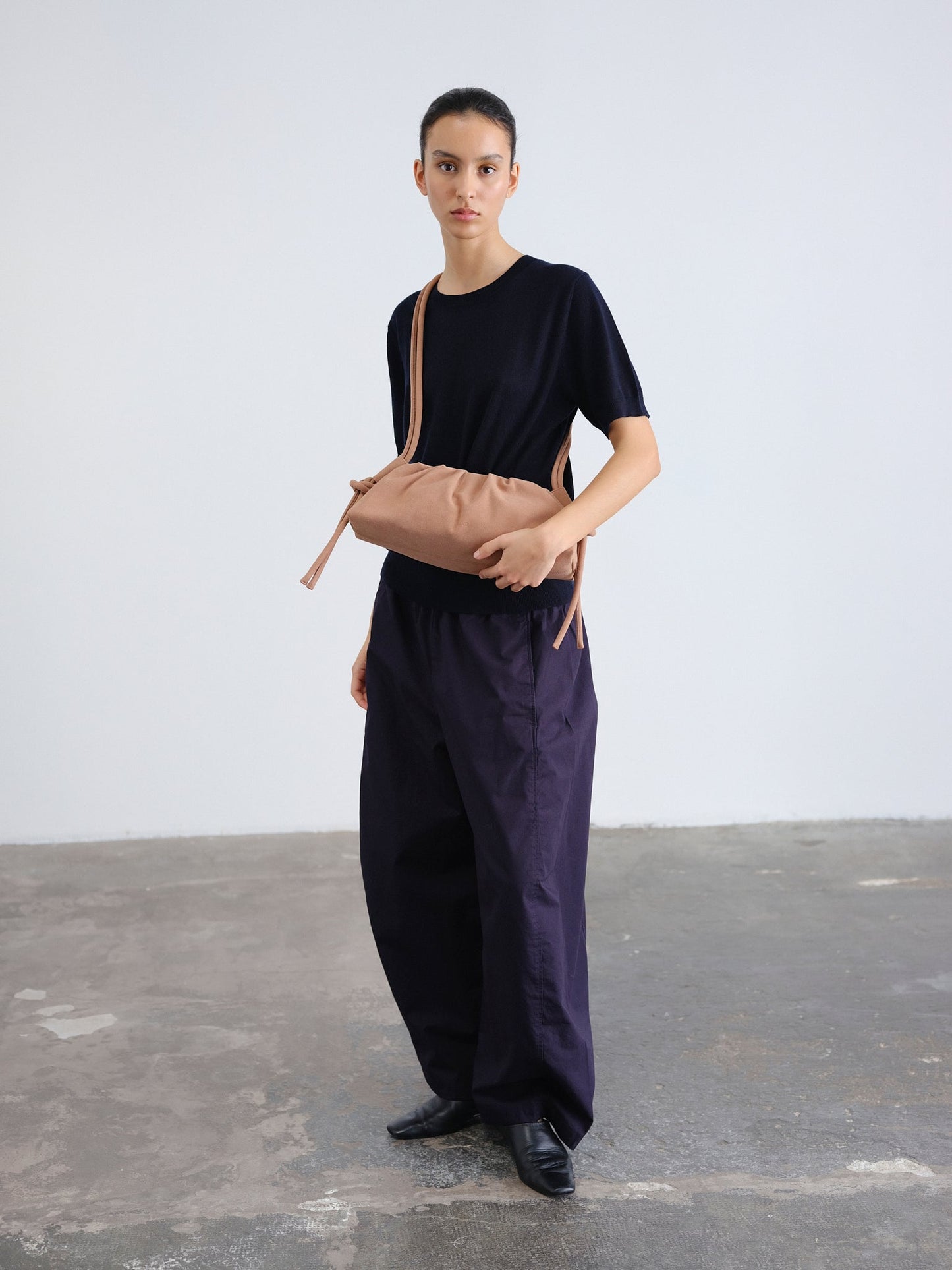 Clara – Bolso con Elegancia Escultural en Borgoña