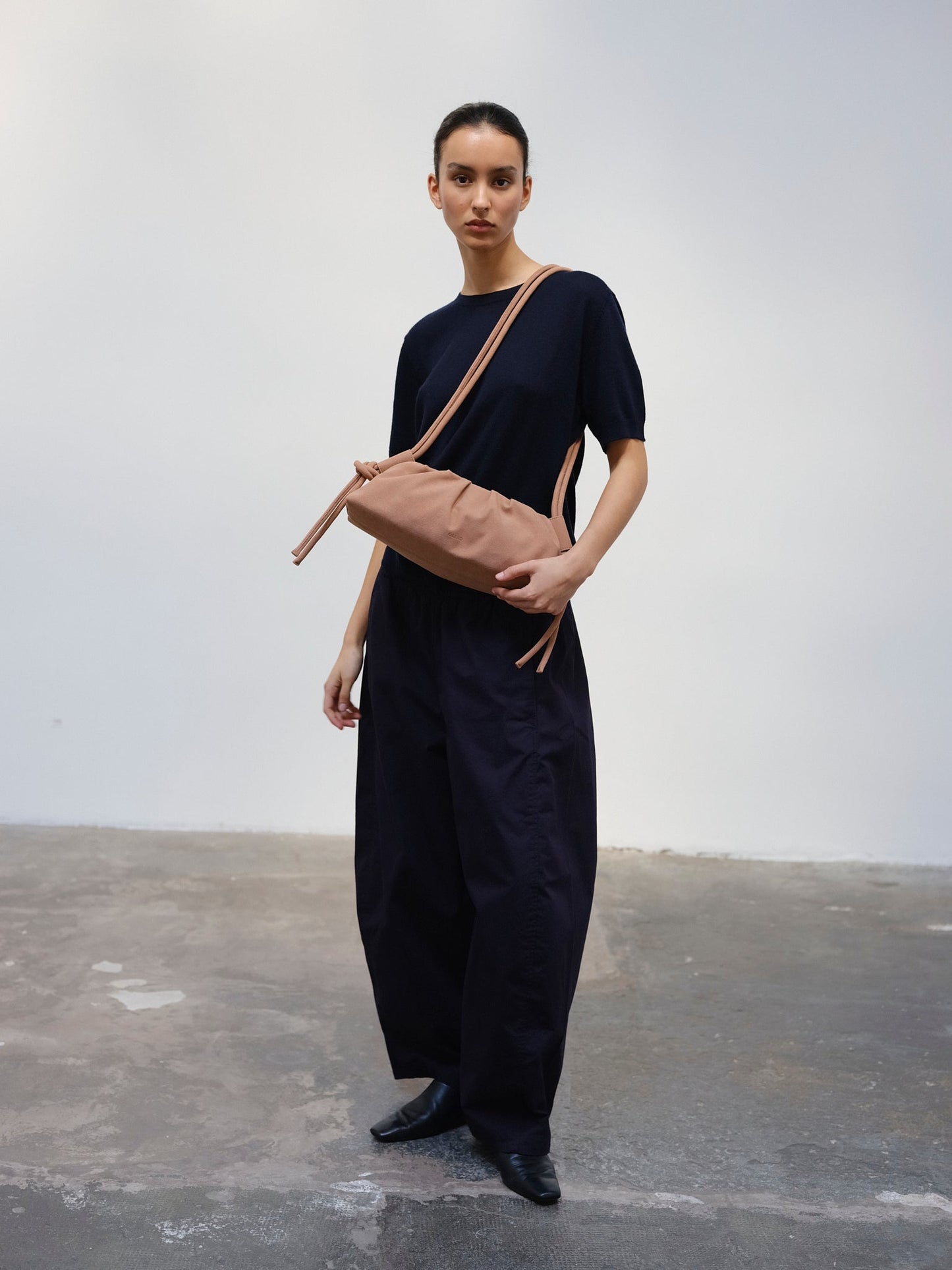 Clara – Bolso con Elegancia Escultural en Borgoña