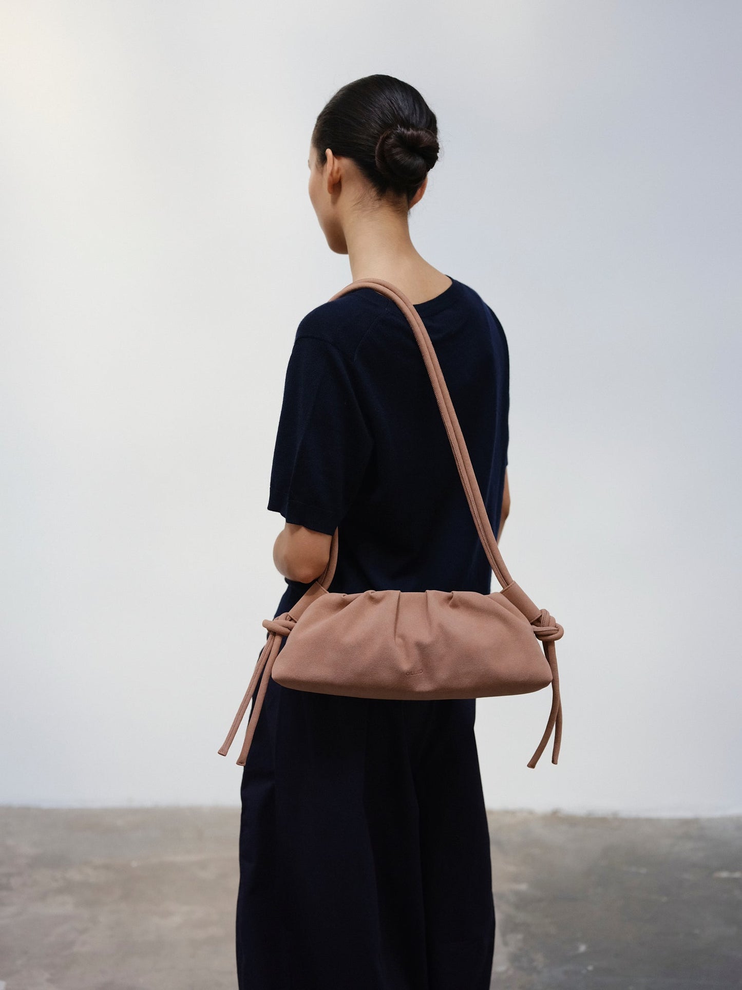 Clara – Bolso con Elegancia Escultural en Borgoña