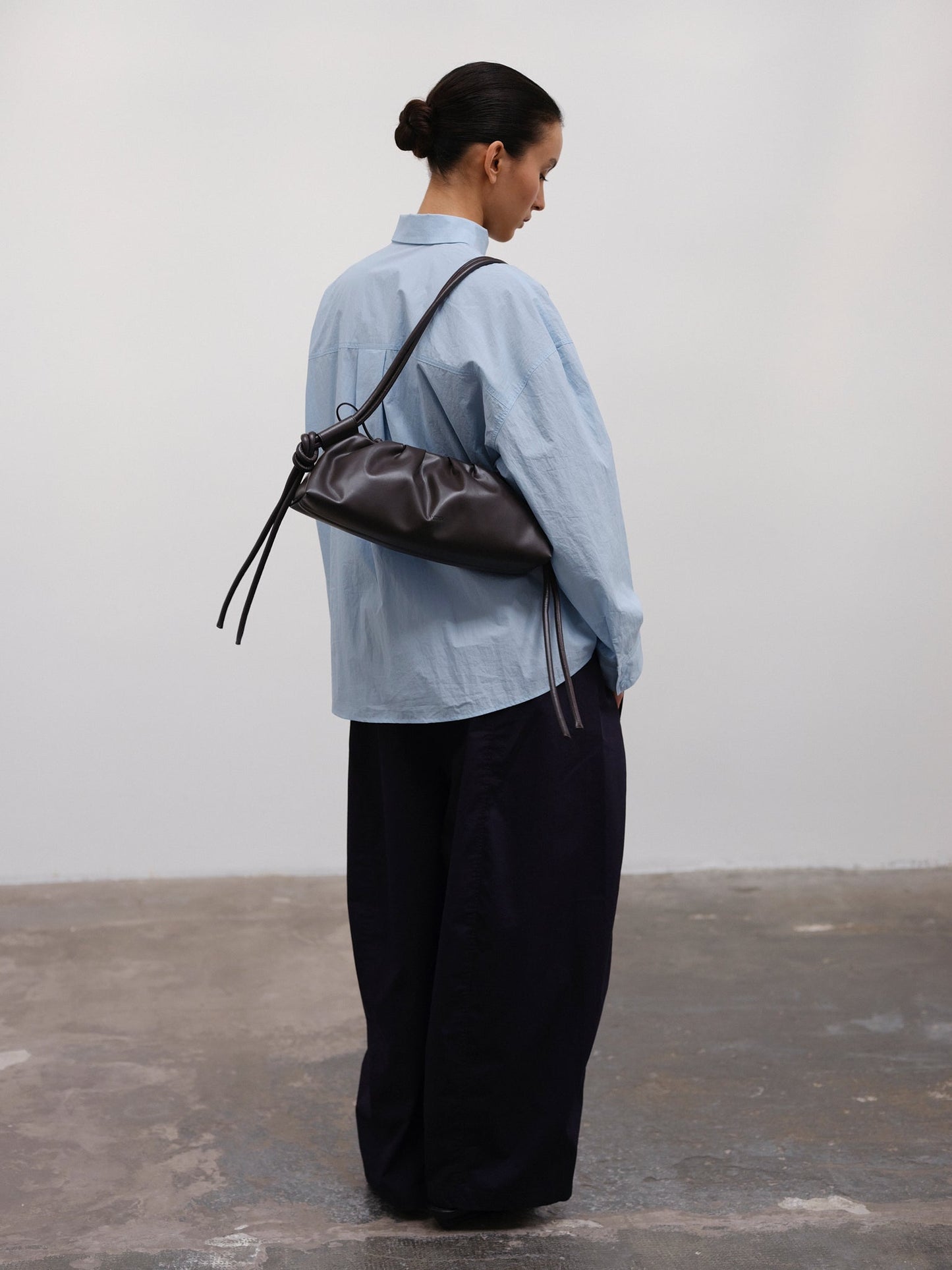 Clara – Bolso con Elegancia Escultural en Borgoña