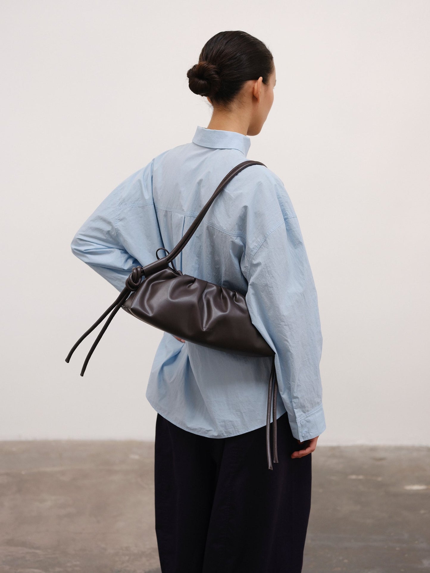 Clara – Bolso con Elegancia Escultural en Borgoña