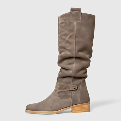 Elegant suede boots