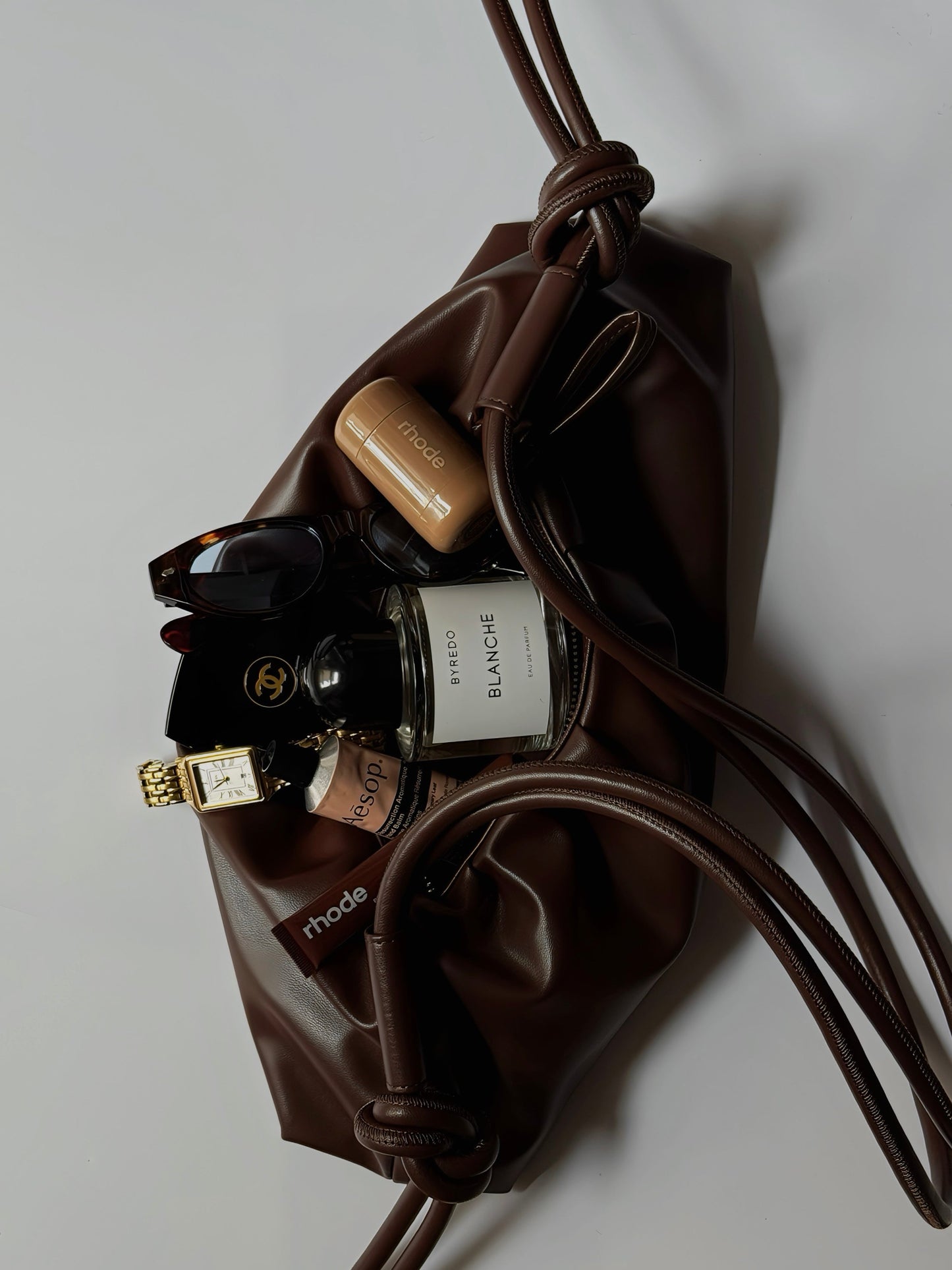 Clara – Bolso con Elegancia Escultural en Borgoña