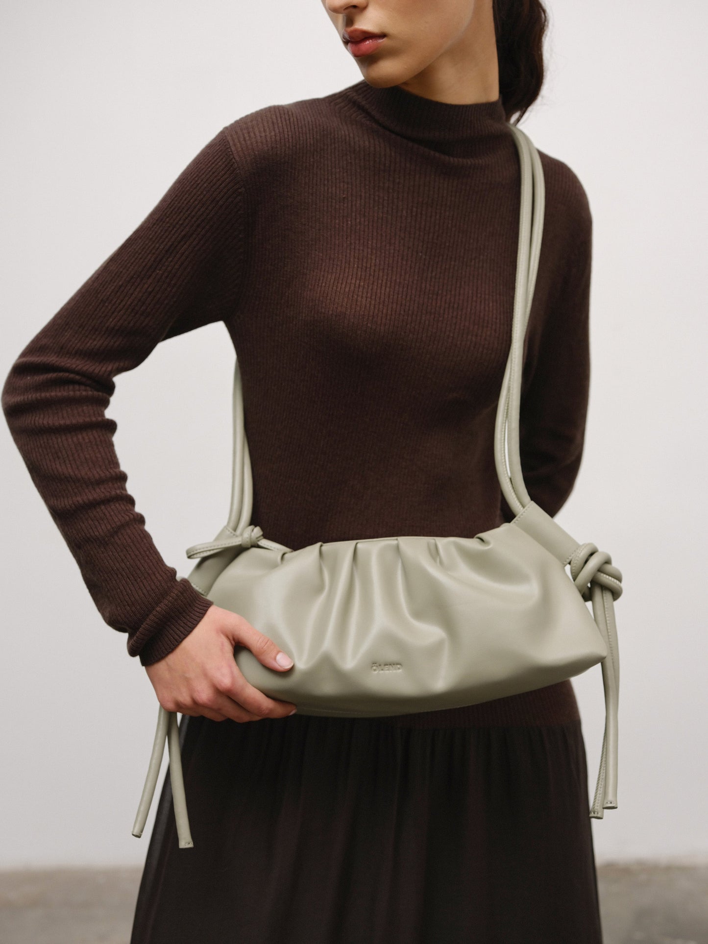 Clara – Bolso con Elegancia Escultural en Borgoña