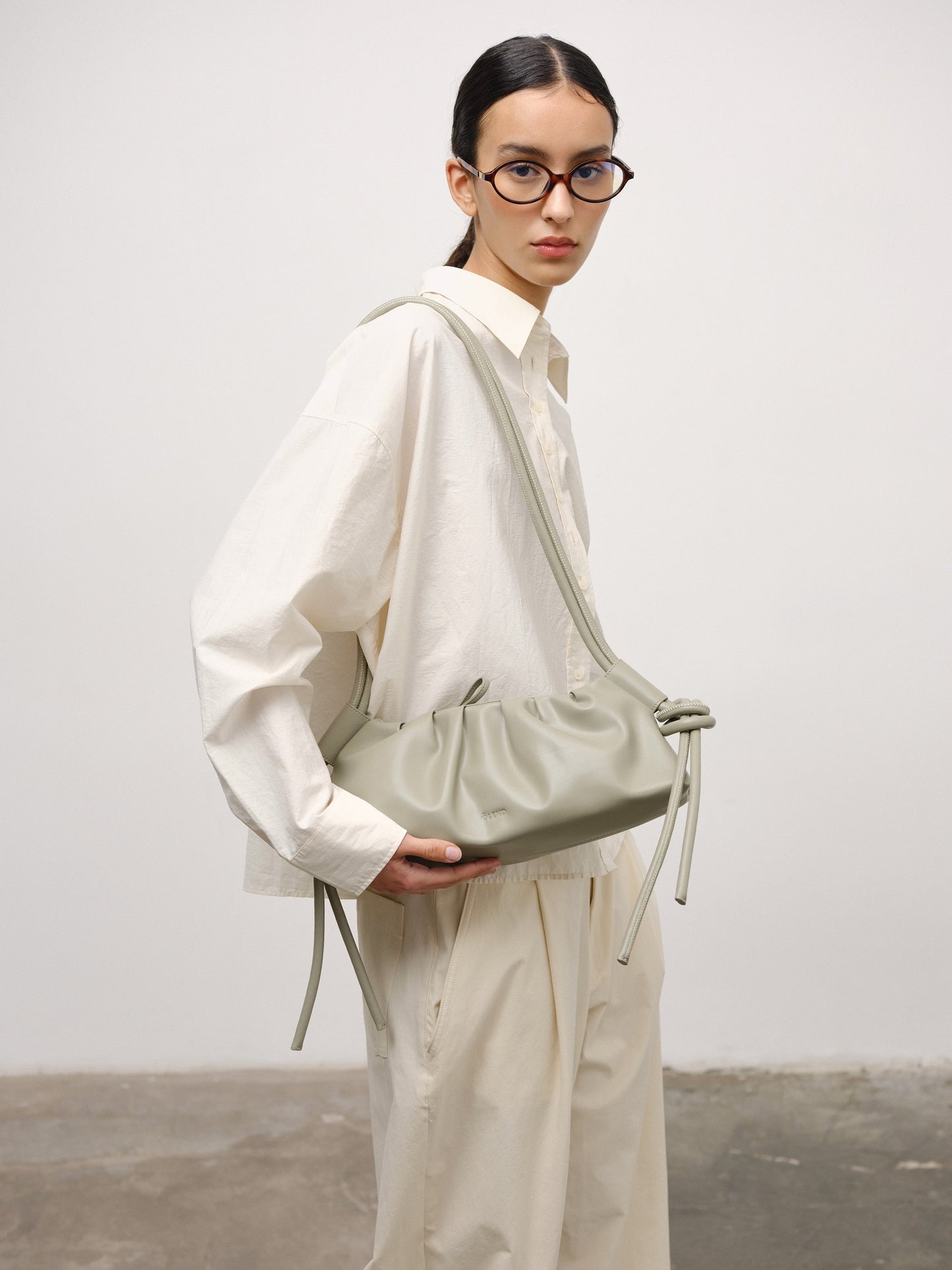 Clara – Bolso con Elegancia Escultural en Borgoña