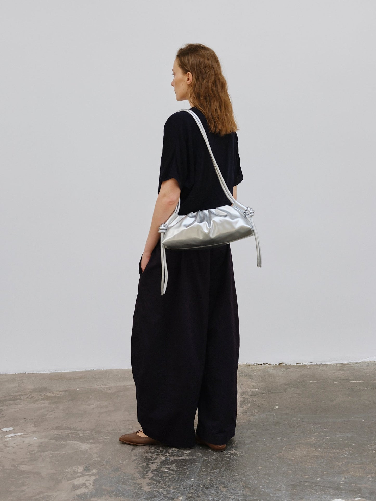 Clara – Bolso con Elegancia Escultural en Borgoña