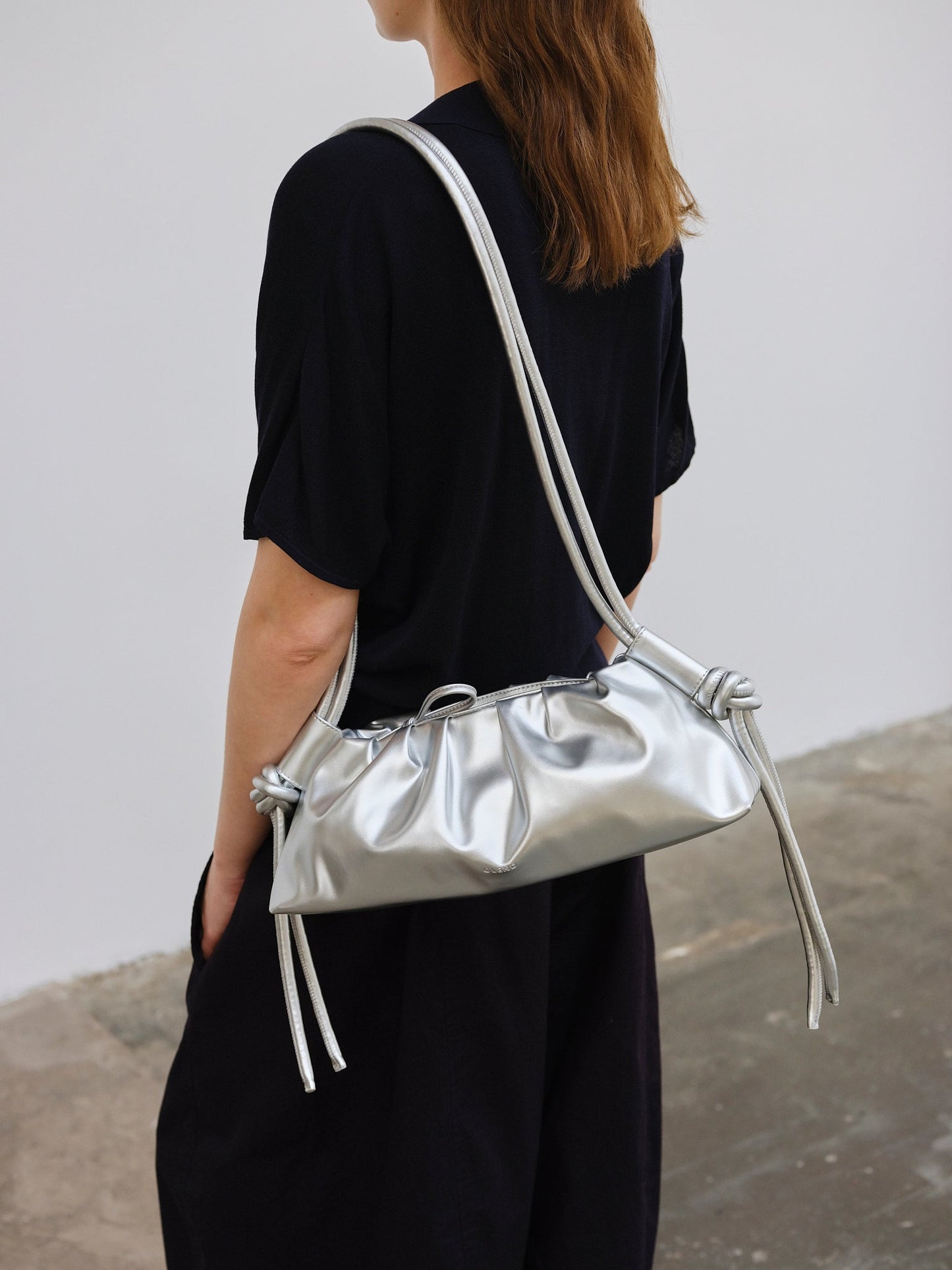 Clara – Bolso con Elegancia Escultural en Borgoña
