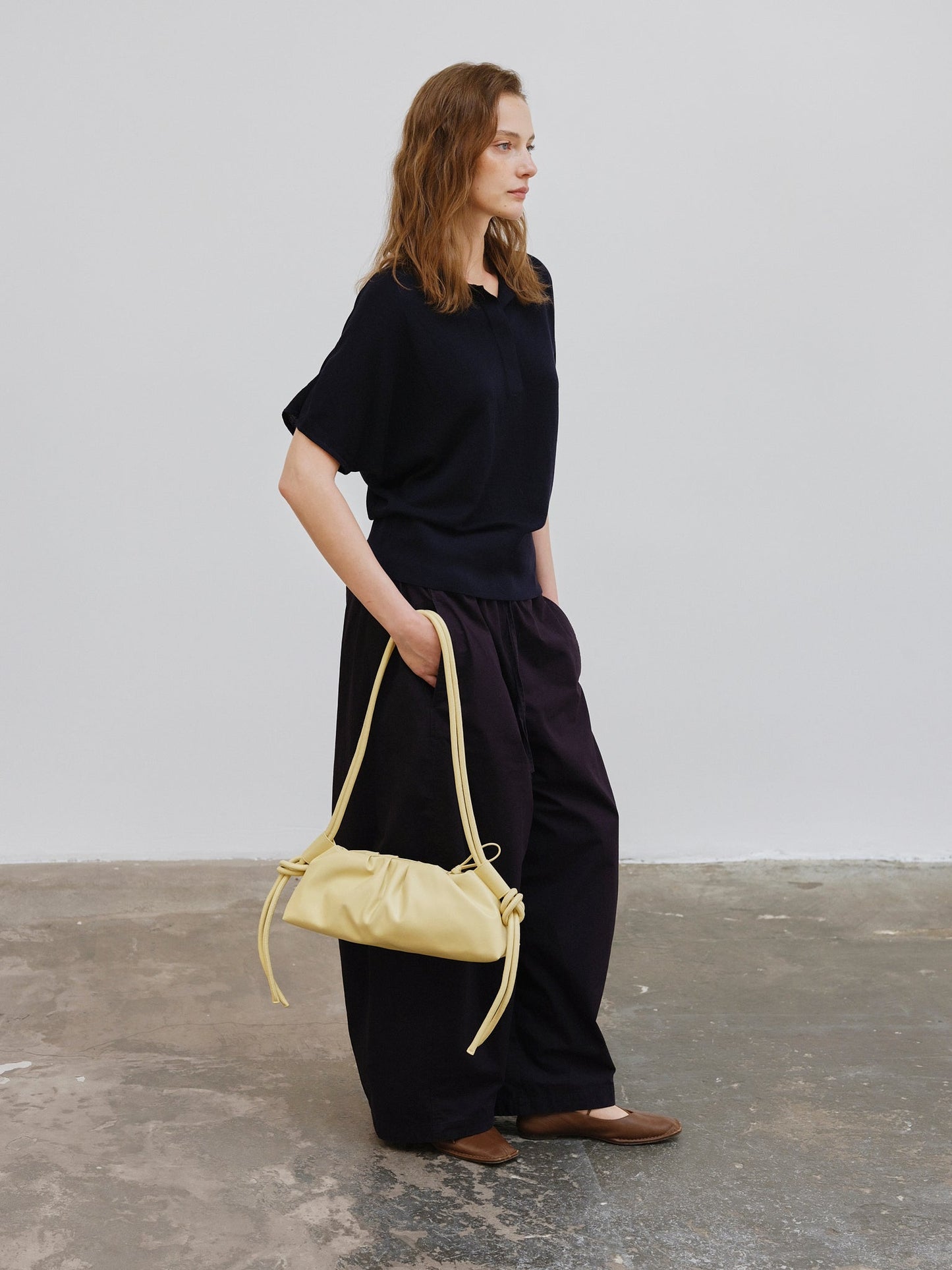 Clara – Bolso con Elegancia Escultural en Borgoña