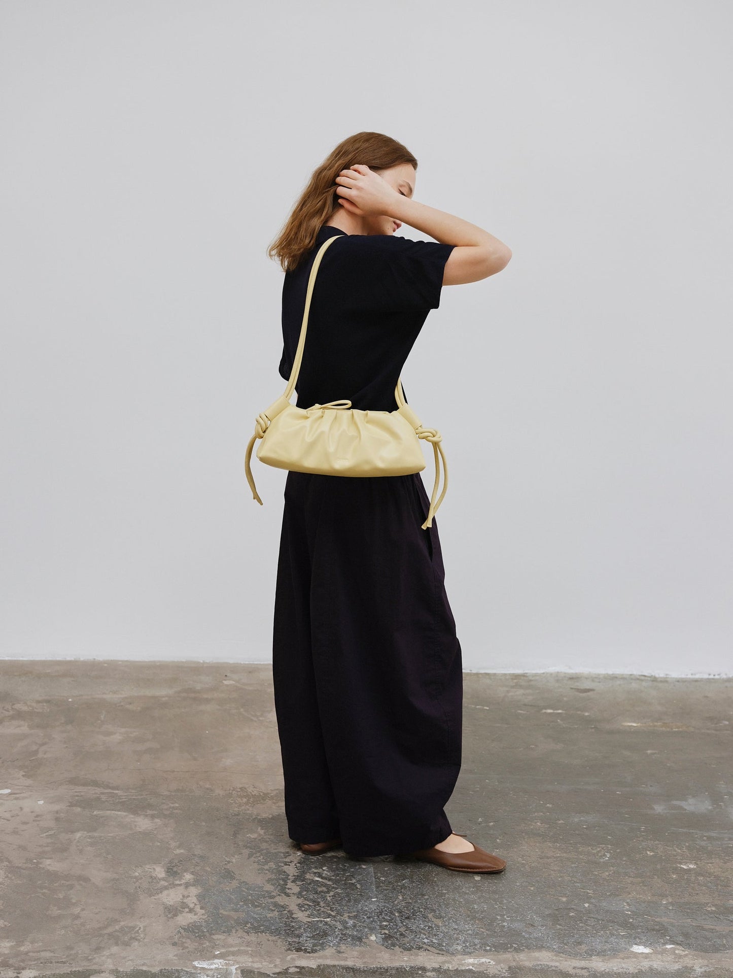 Clara – Bolso con Elegancia Escultural en Borgoña