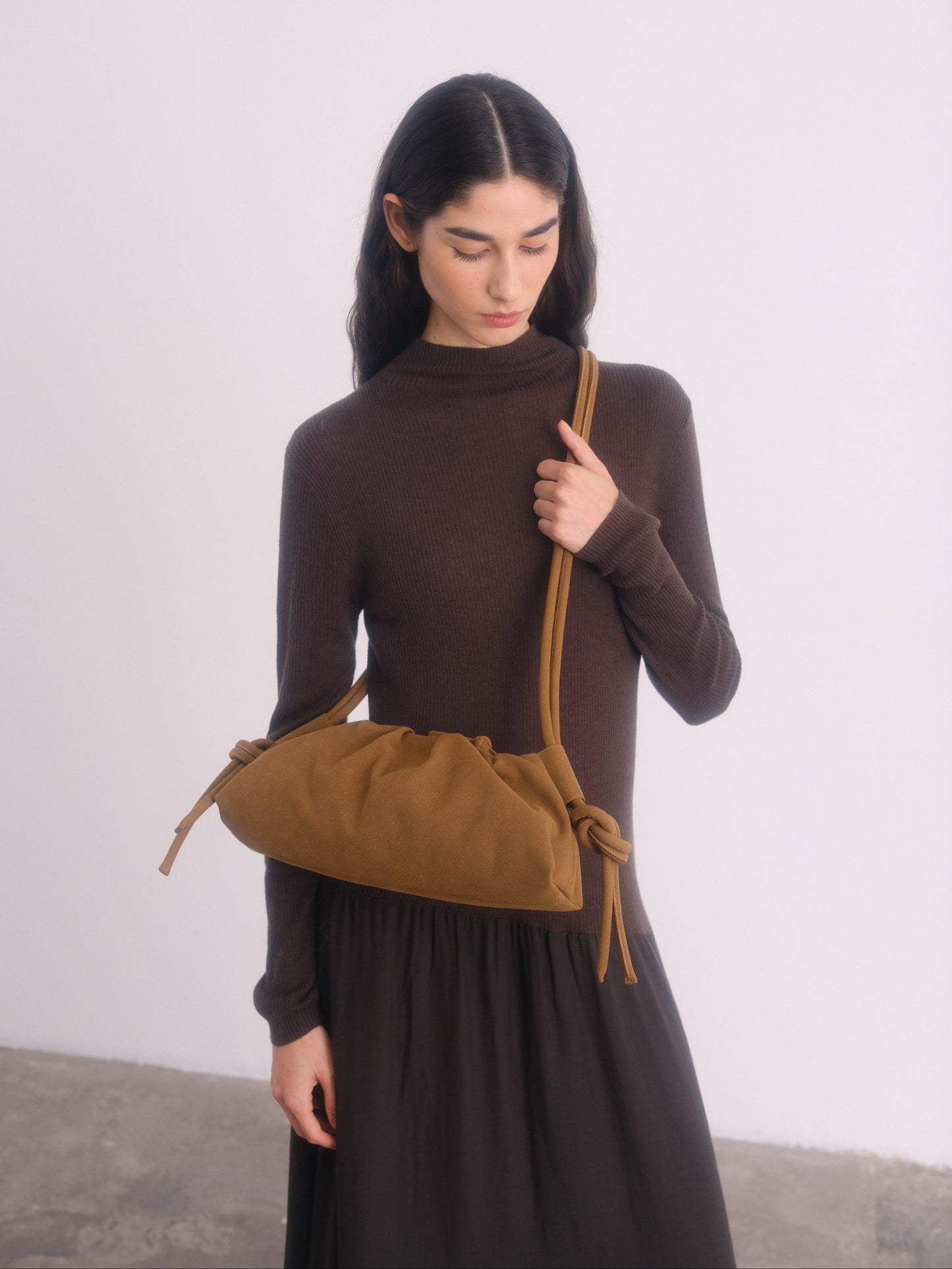 Clara – Bolso con Elegancia Escultural en Borgoña