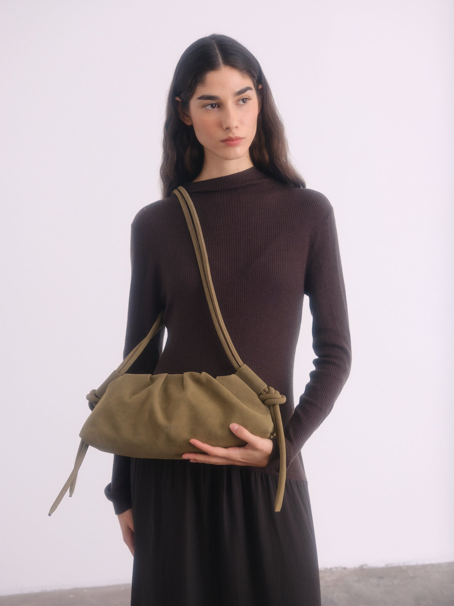 Clara – Bolso con Elegancia Escultural en Borgoña