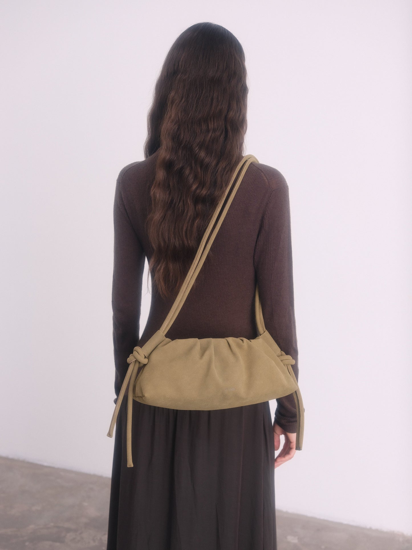 Clara – Bolso con Elegancia Escultural en Borgoña