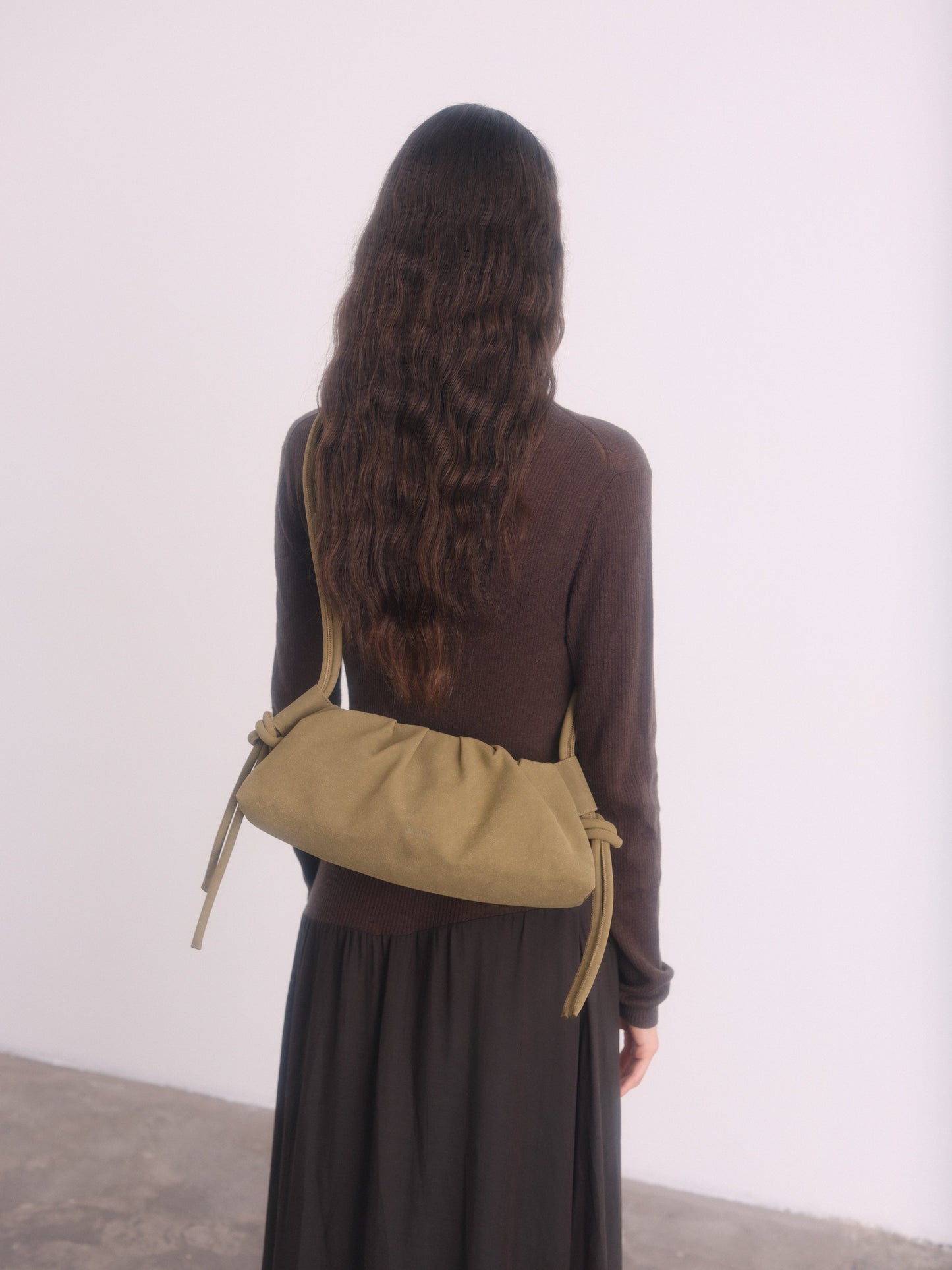 Clara – Bolso con Elegancia Escultural en Borgoña