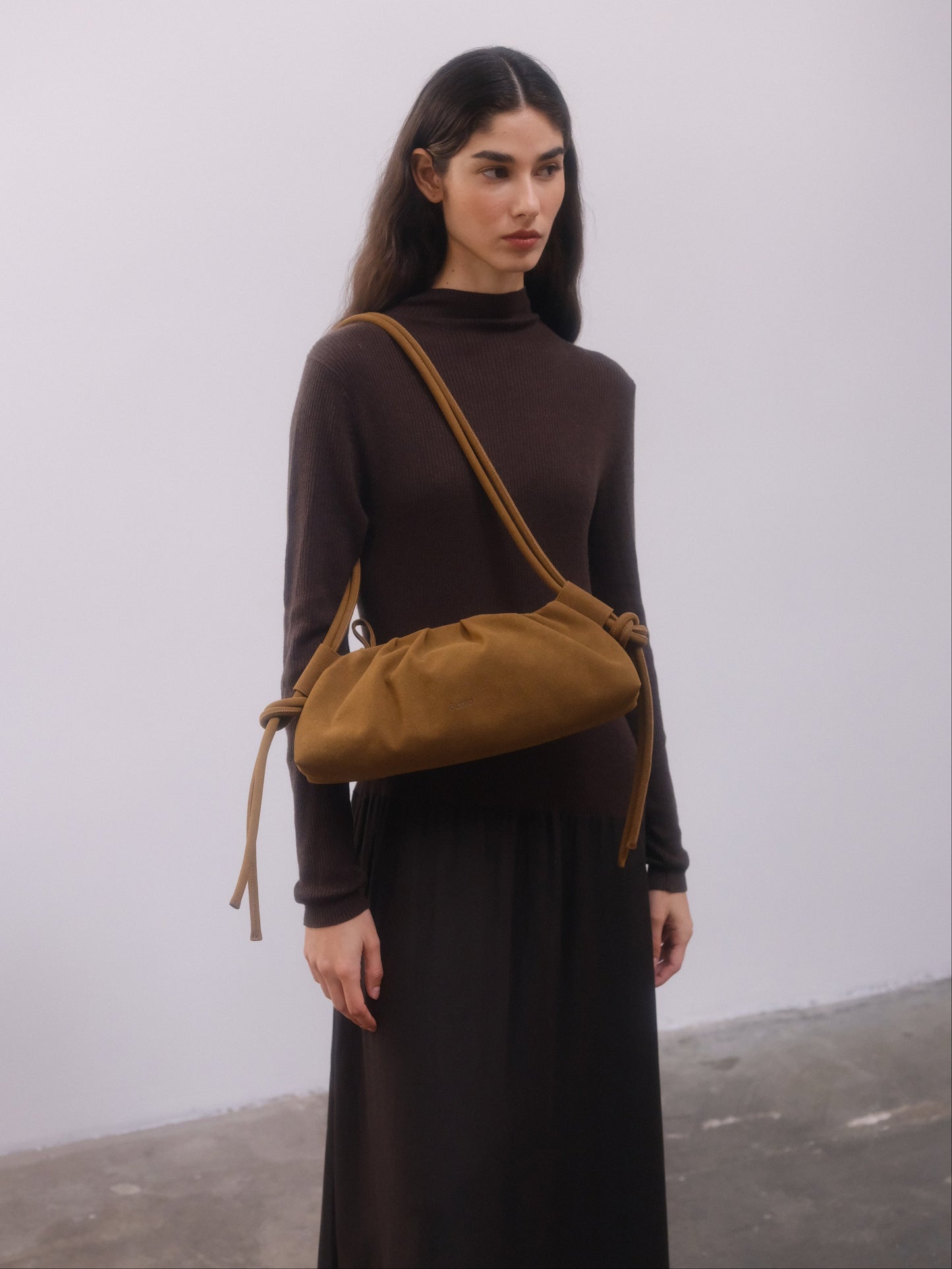Clara – Bolso con Elegancia Escultural en Borgoña