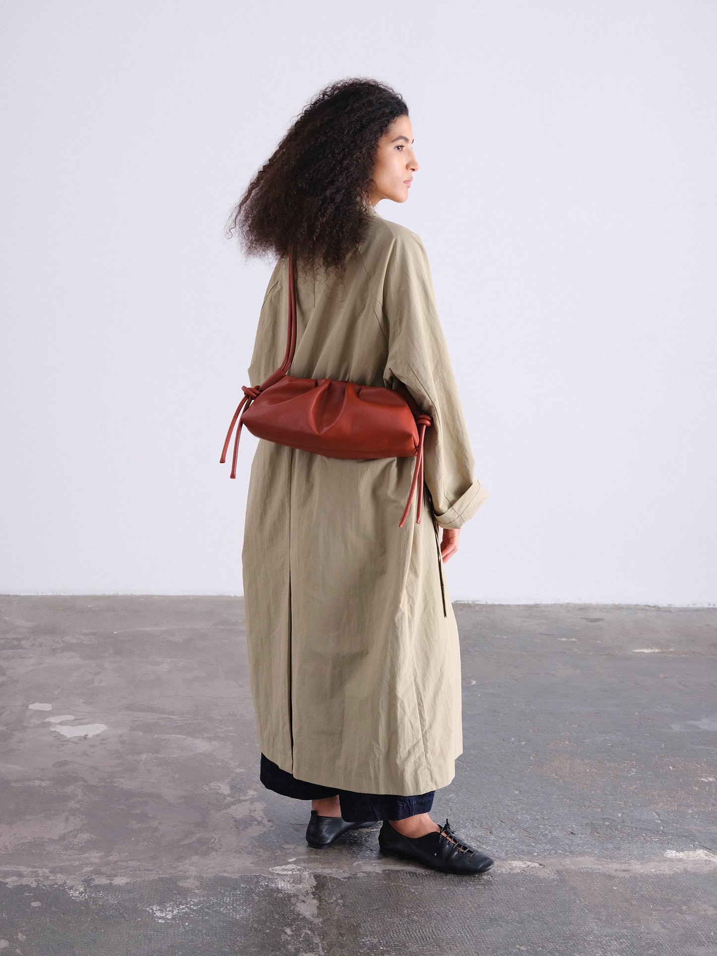 Clara – Bolso con Elegancia Escultural en Borgoña
