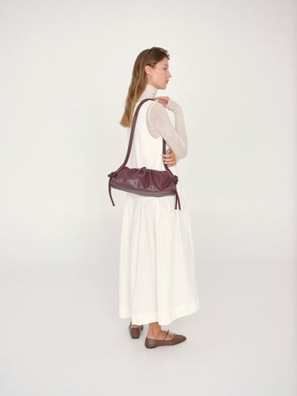 Clara – Bolso con Elegancia Escultural en Borgoña