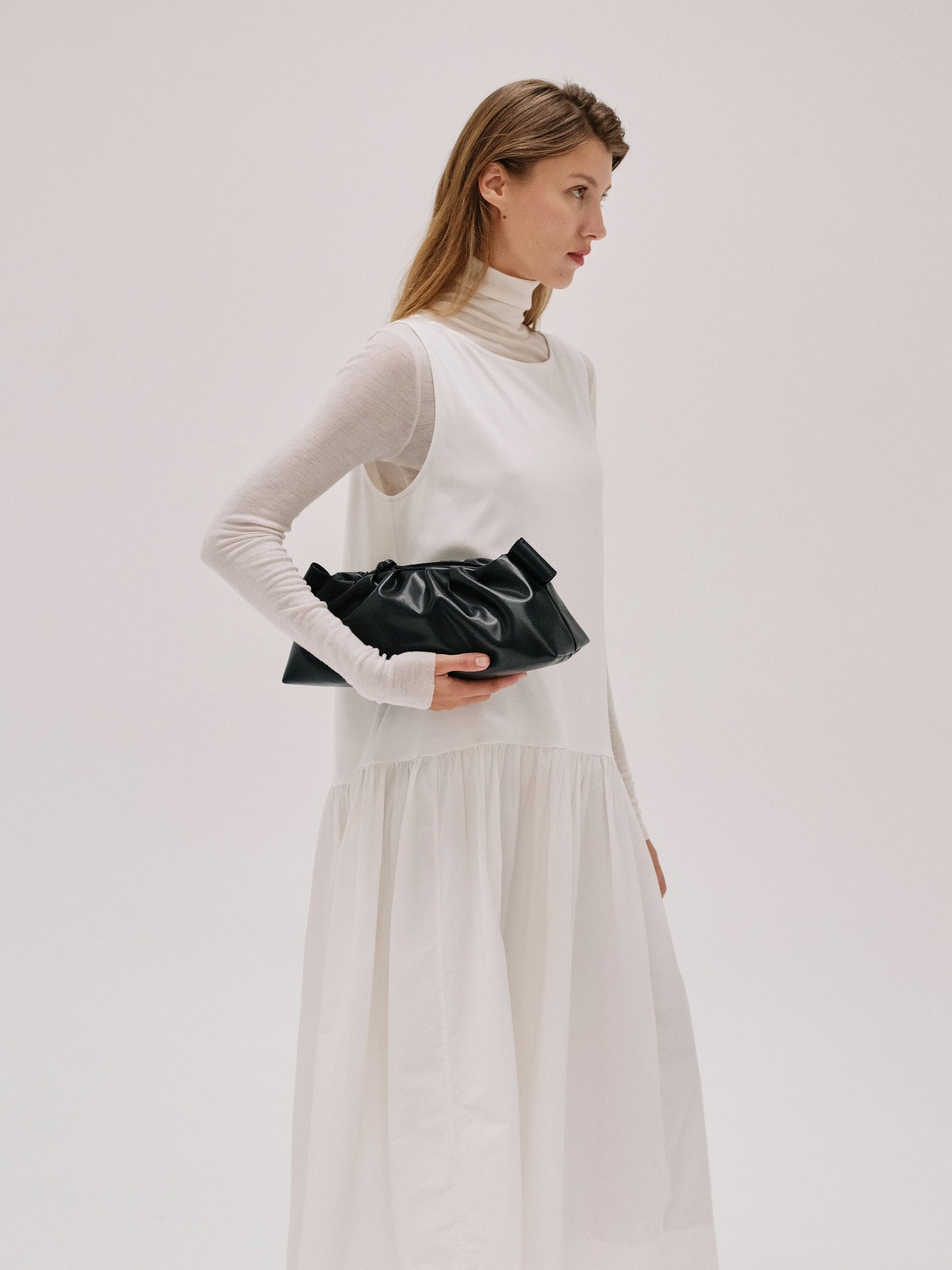 Clara – Bolso con Elegancia Escultural en Borgoña