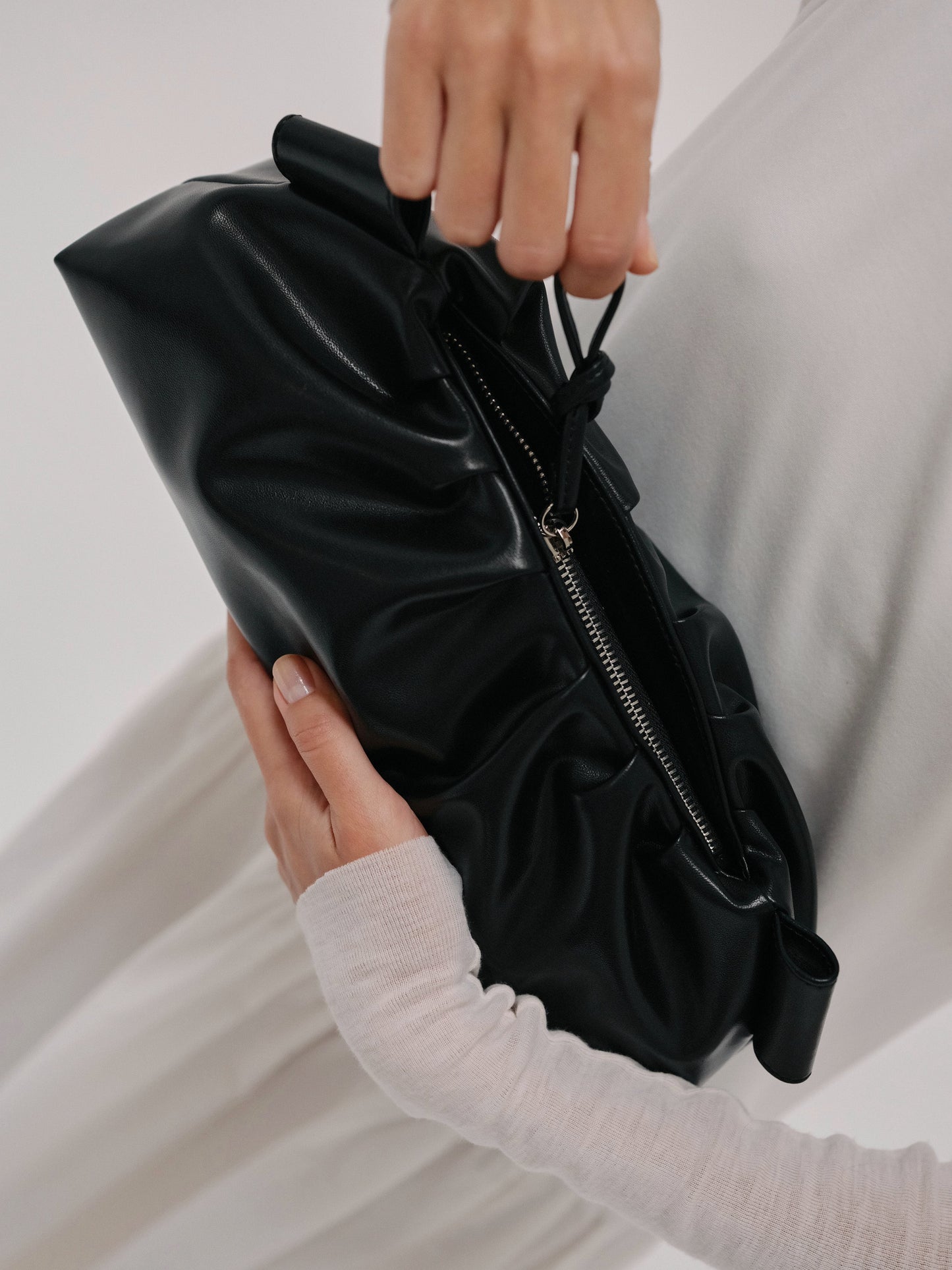 Clara – Bolso con Elegancia Escultural en Borgoña