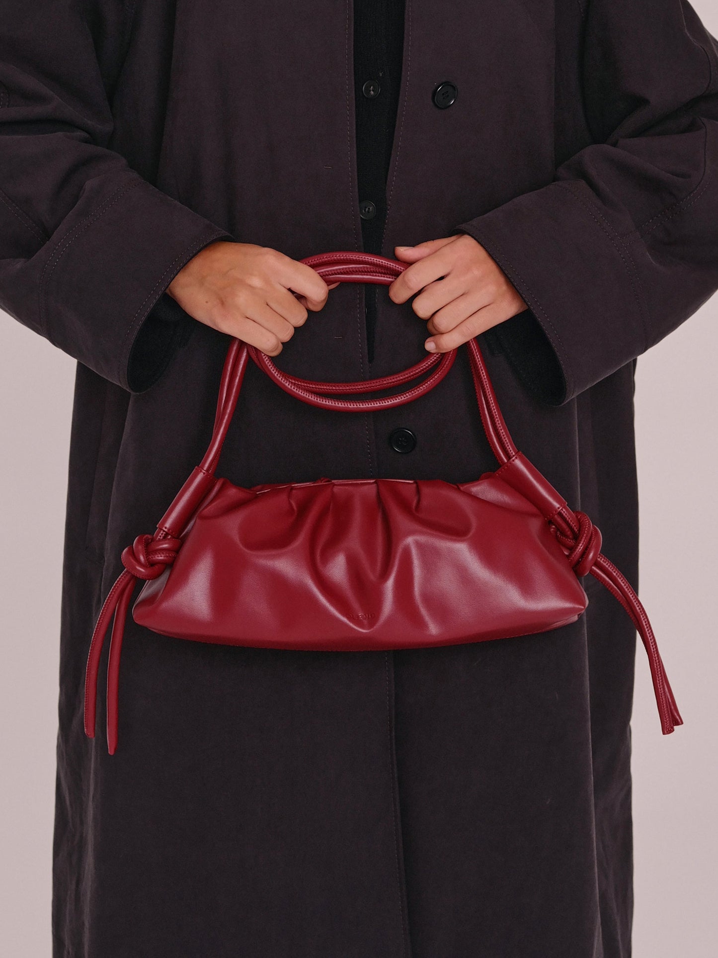 Clara – Bolso con Elegancia Escultural en Borgoña