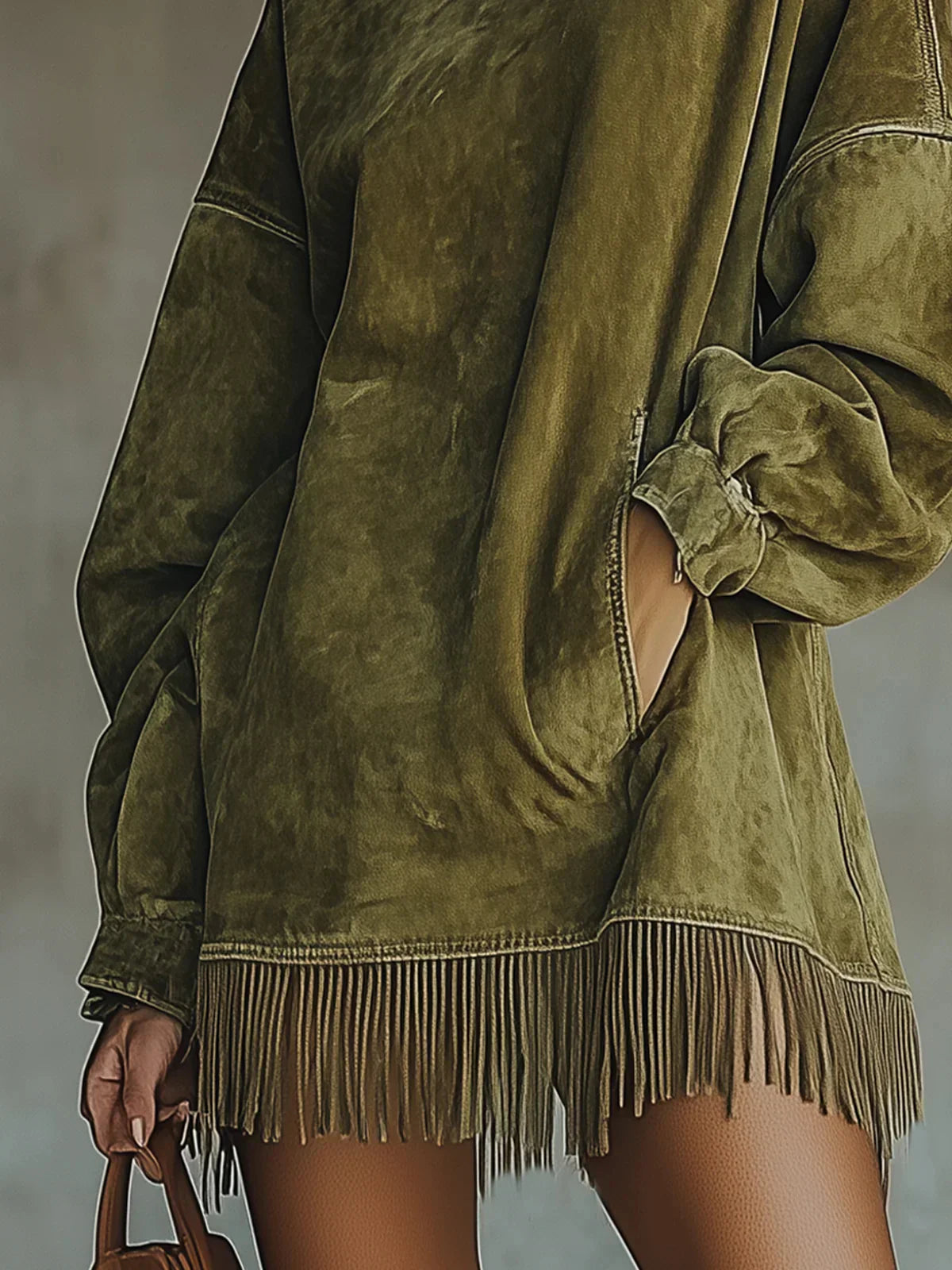 LAURA – Vestido de cuello alto de ante con flecos en el bajo