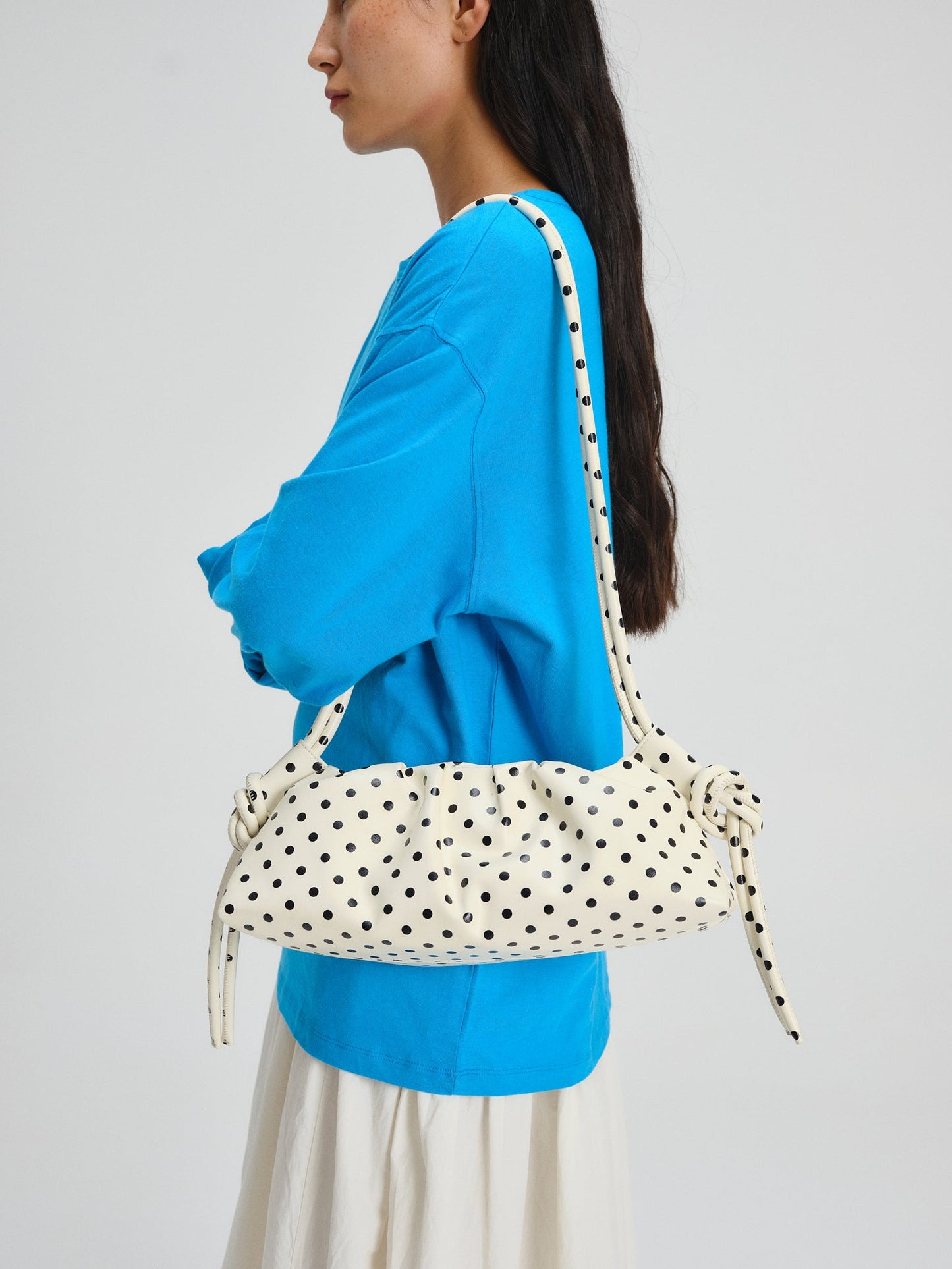 Clara – Bolso con Elegancia Escultural en Borgoña