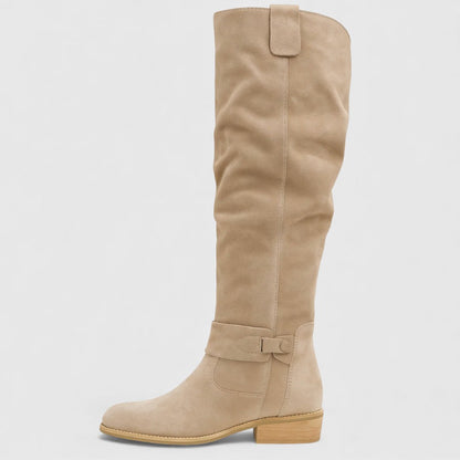 Elegant suede boots
