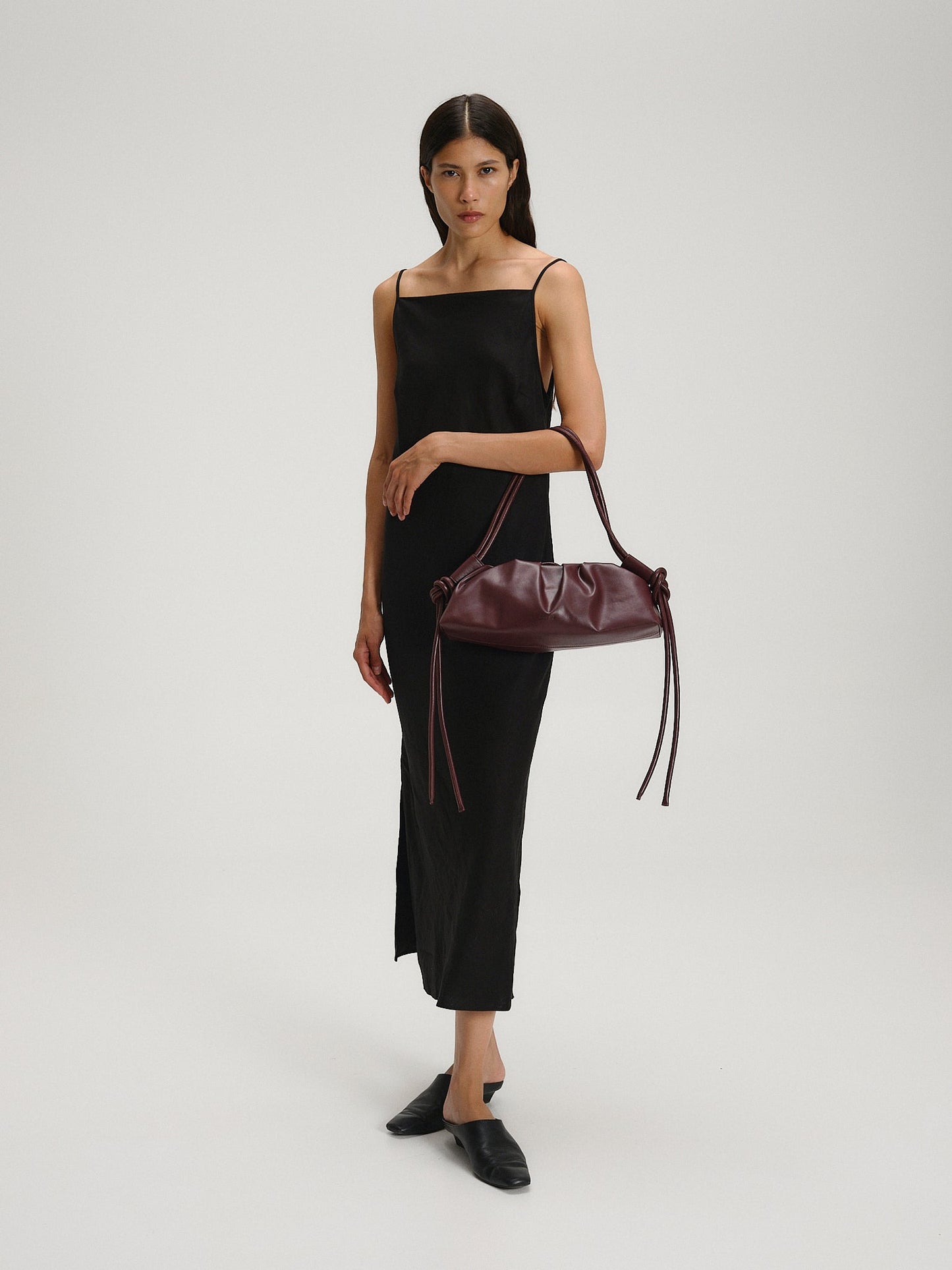 Clara – Bolso con Elegancia Escultural en Borgoña