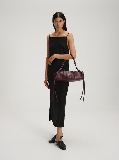 Clara – Bolso con Elegancia Escultural en Borgoña